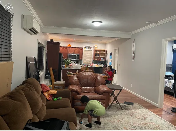 (undisclosed Address), Huntington Station, NY 11746