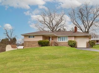 1 Westwood Dr, Jeannette, PA 15644