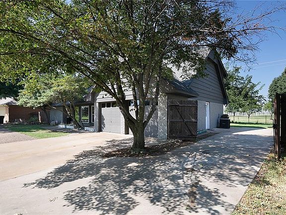 4th image of 8017 Lakehurst Dr