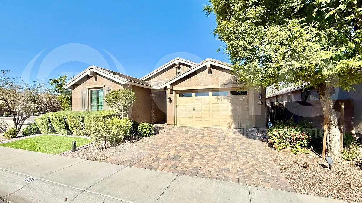 3 bed, 2.5 bath, 1845 sqft, $2,799 — Photo 3