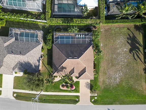 5th image of 119 Balfour Dr