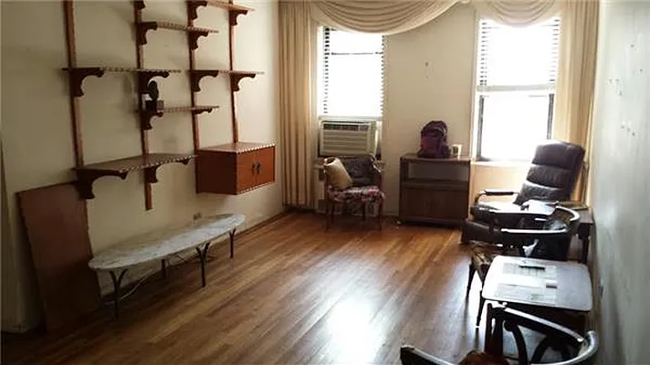 Sold by R New York | media 39