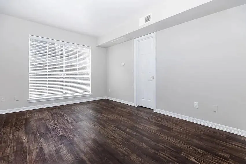 Building Photo - 4400 Memorial Dr #6-1062