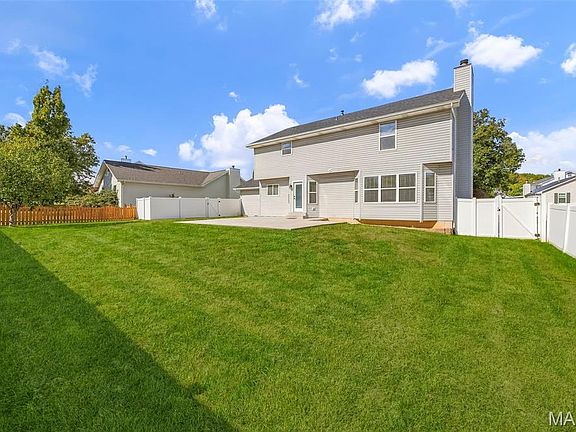 2nd image of 406 Winter Wind Dr