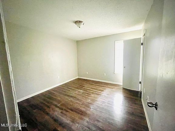 5th image of 5671 Winterwood Dr