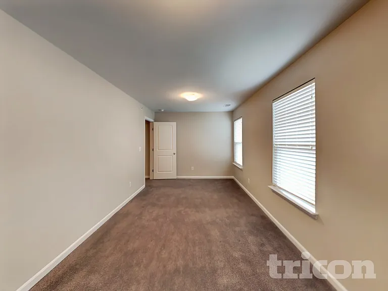 405 Riverwood Ct — Photo 14