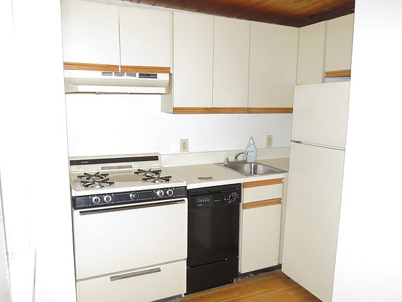 5th image of 500 Jersey Ave APT 4B