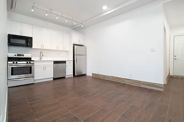 Rented by Think Tank Real Estate Inc | media 11