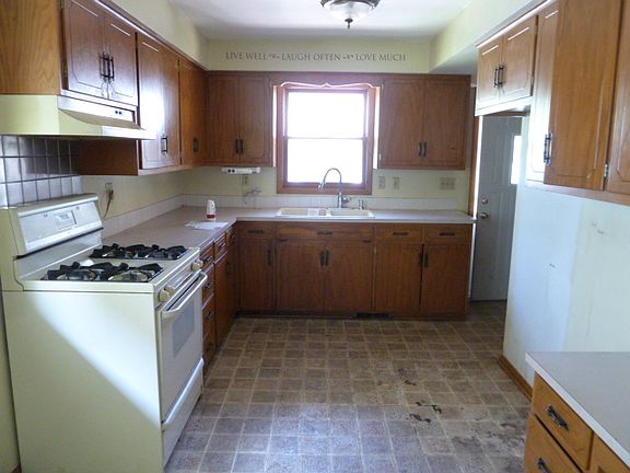4th image of 925 34th Ave N