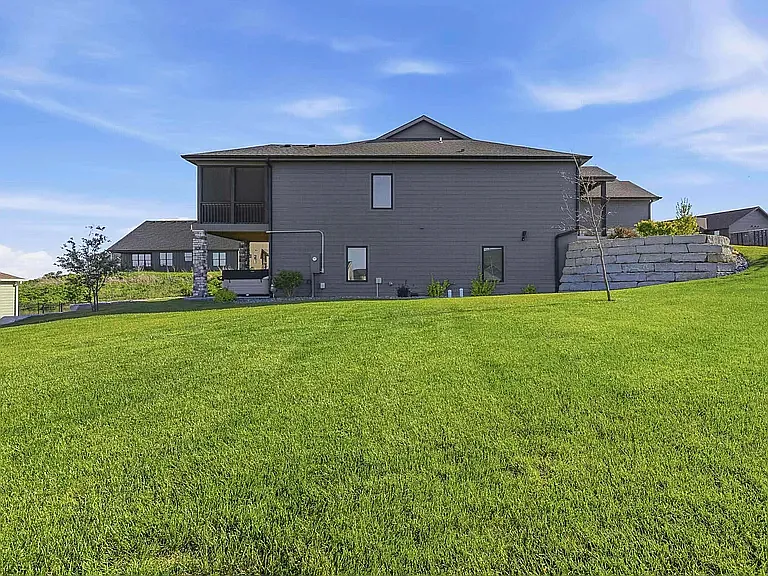 3912 Travers Cir — Photo 44