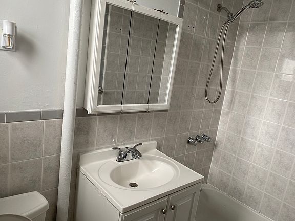 4th image of 30-23 42nd St #3L