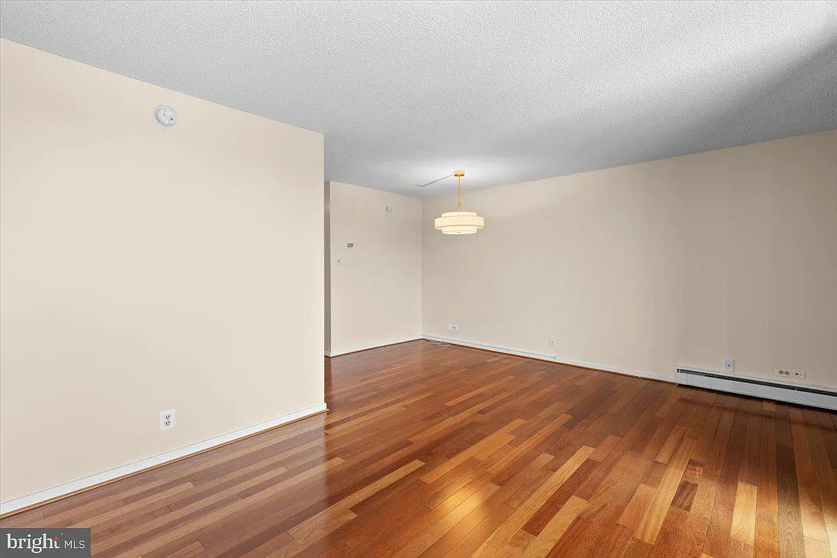 1 bed, 1.5 bath, 718 sqft, $2,298 — Photo 4