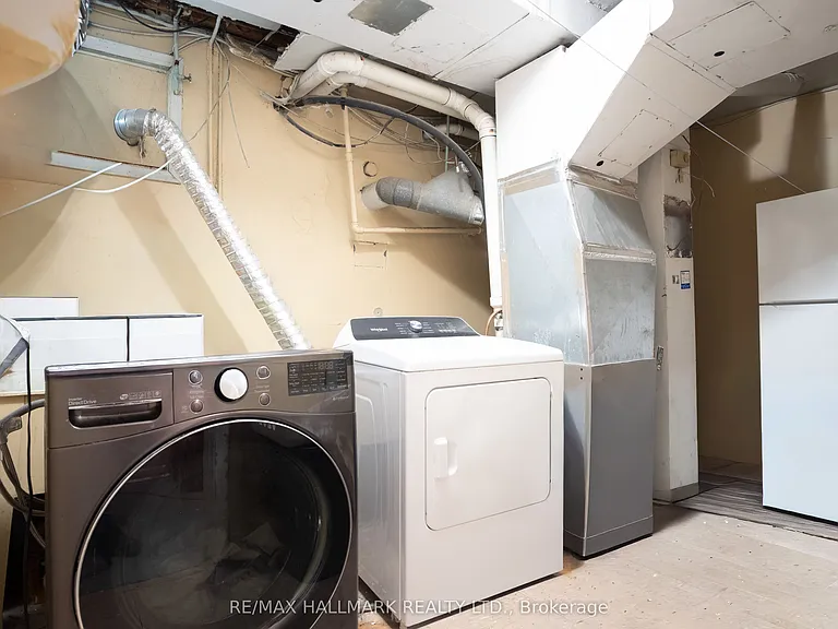 399 Lawrence Ave W #BASEMENT — Photo 21