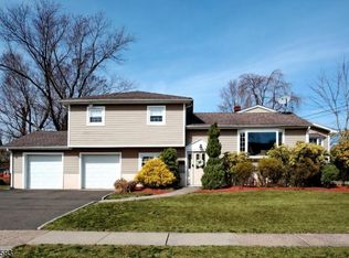 34 Woodstock Dr, Wayne, NJ