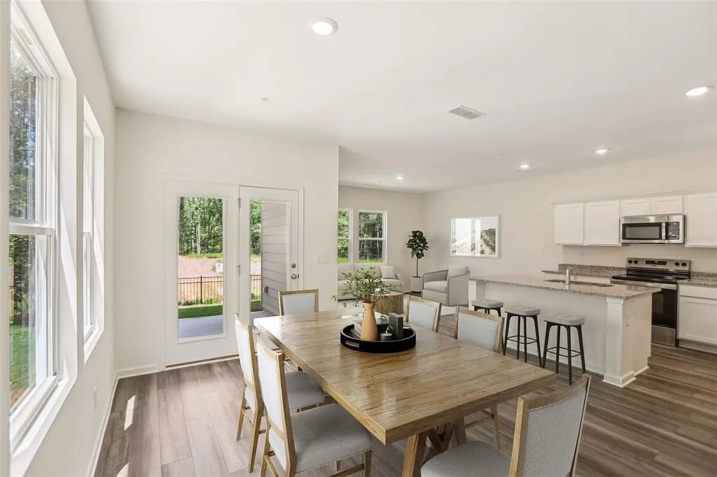 3 bed, 2.5 bath, 1662 sqft, $2,500 — Photo 3