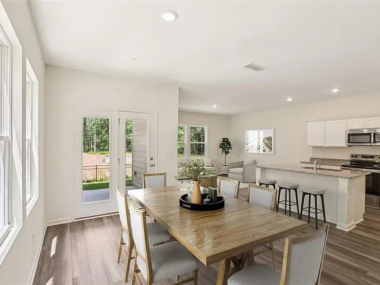 2578 Grey Hawk Dr — Photo 3