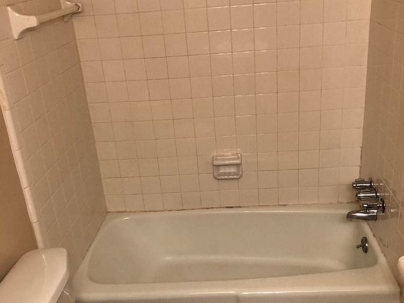 2nd image of 3811 Sandhurst Dr APT 100