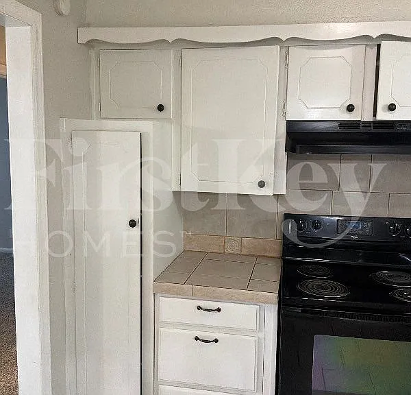 9807 Drury Ave — Photo 7