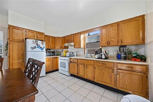 1st image of 13 Cedar St APT 3
