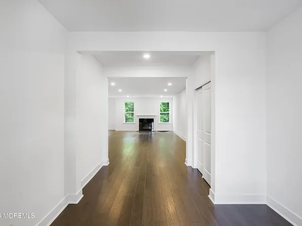 173 Woolley Ct, Oakhurst, NJ 07755