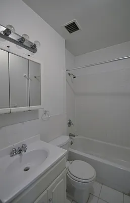 Rented by CITY SKYLINE REALTY INC | media 22