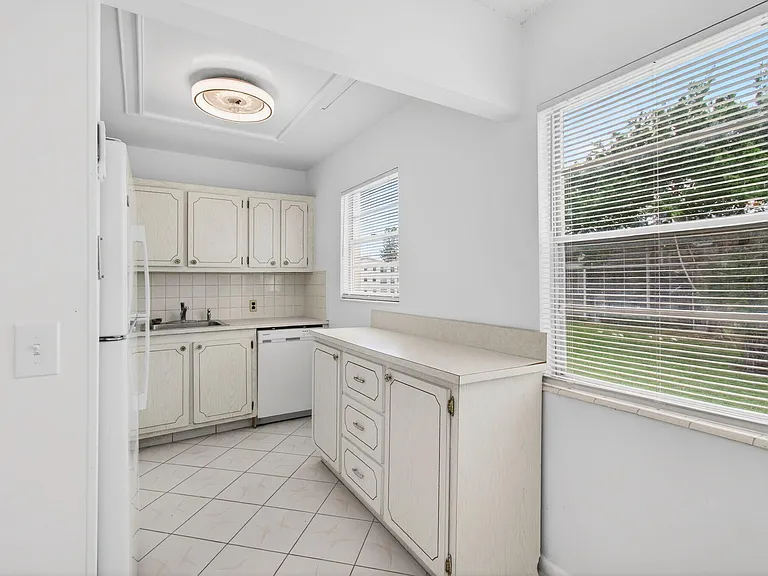 360 Fanshaw — Photo 21