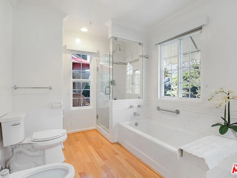3855 Rambla Pacifico #D — Photo 6