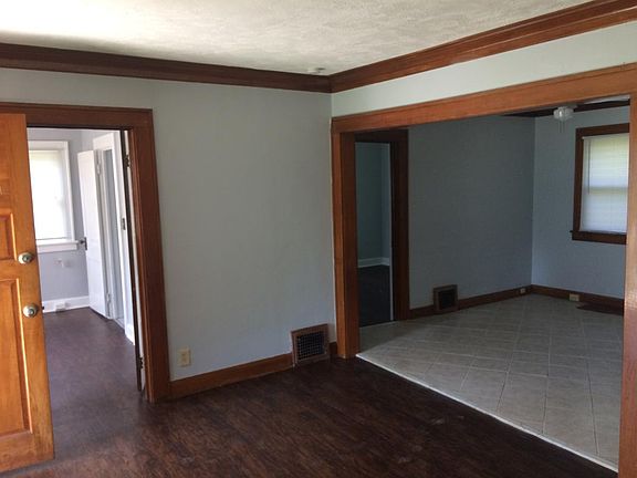 3rd image of 3726 Askew Ave