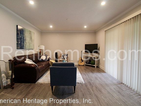 2nd image of 8525 Villa La Jolla Dr APT E