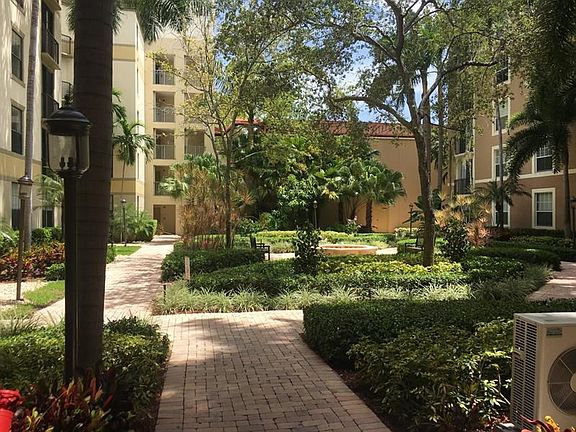5th image of 630 Sapodilla Ave #513