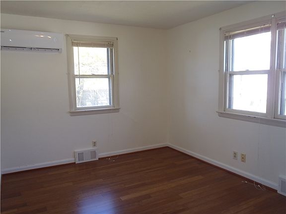 3rd image of 203 Brighton Ave #B