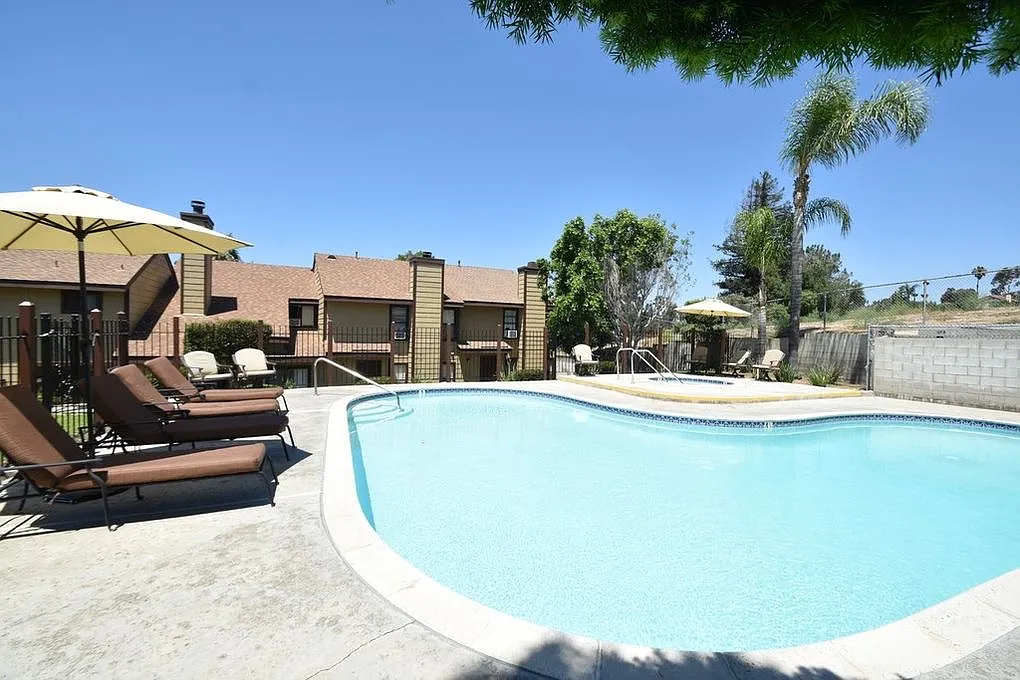 2 bed, 2.5 bath, 1275 sqft, $3,250 — Photo 1