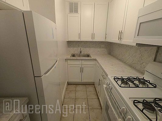 4th image of 71-40 112th St #205