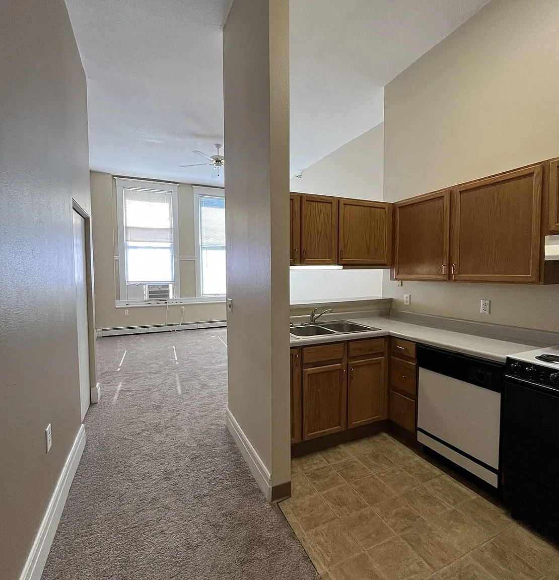 Stonehouse Apartments — Photo 1