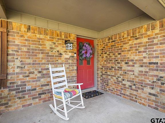 5th image of 110 Leisure Ln