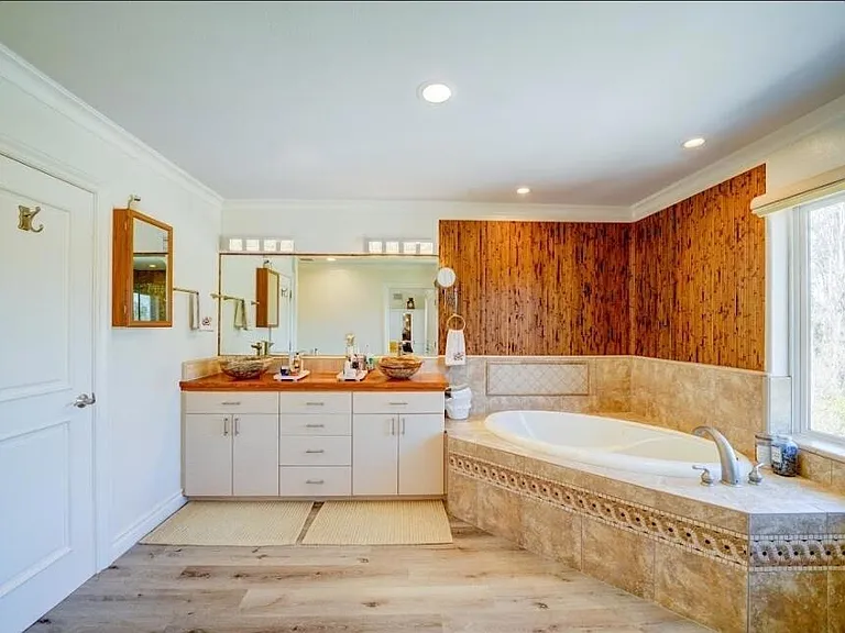 1377 Knoll Rd #B — Photo 11