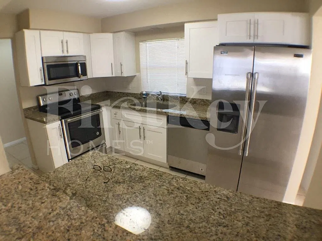 3 bed, 2.0 bath, 1476 sqft, $3,480 — Photo 4