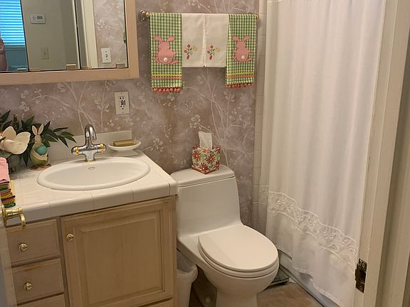 Hall bath 