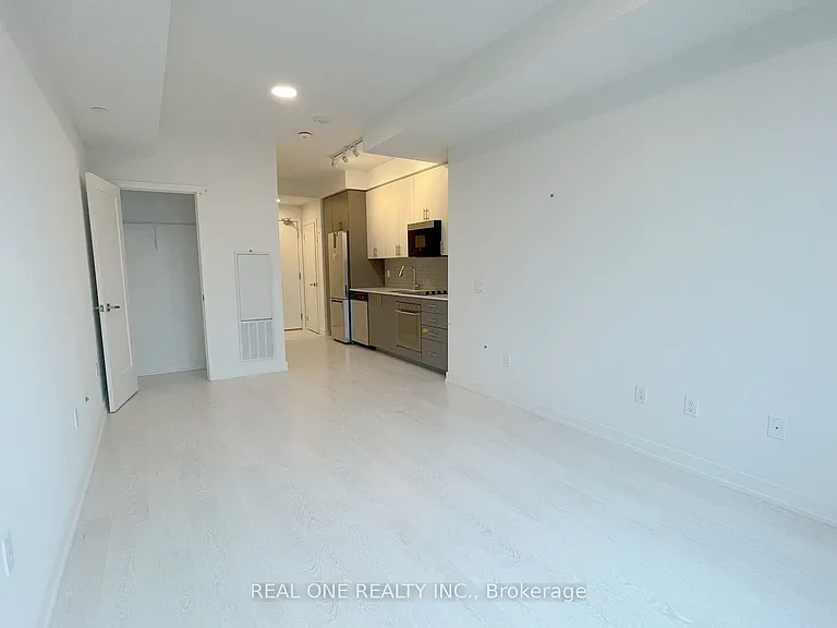 415 Main St W #409 — Photo 9