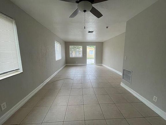 5th image of 412 Metcalf Ct
