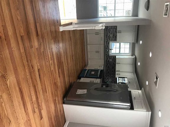 3rd image of 19 Hudson Pl #2