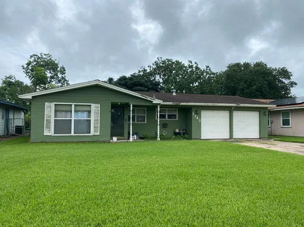 1747 W 10th St, Freeport, TX 77541