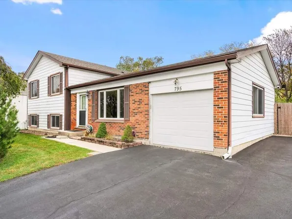 795 Harvest Dr, Lake Zurich, IL 60047