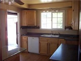4th image of 889 E La Verne Ave