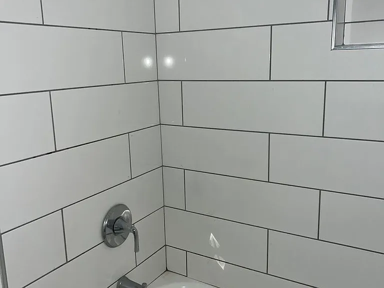 422 W 6th St — Photo 14
