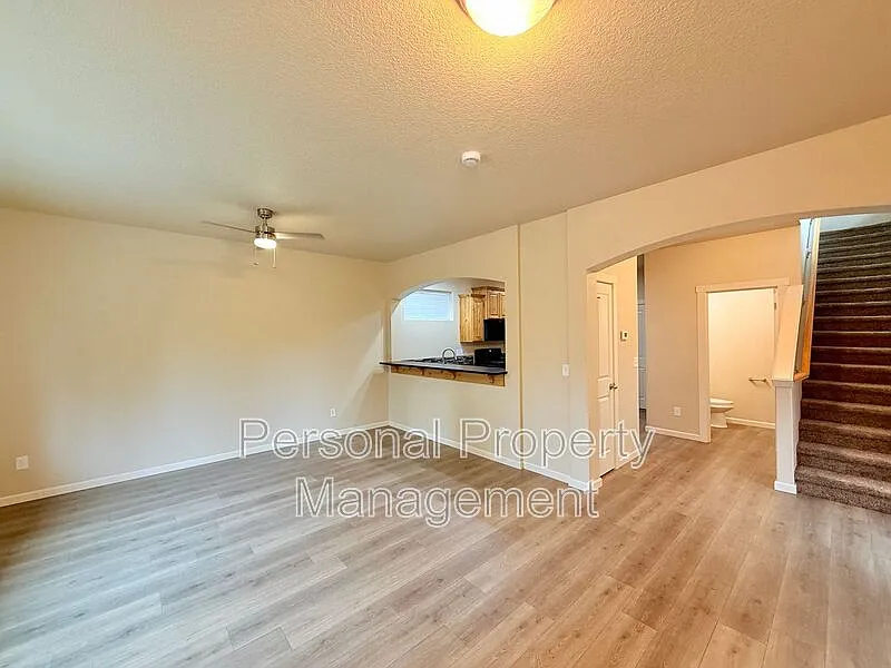 3 bed, 2.5 bath, 1627 sqft, $2,495 — Photo 2