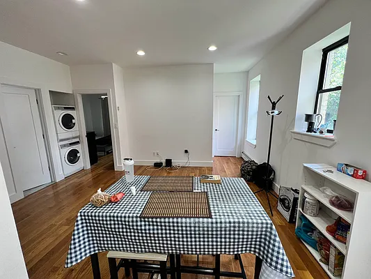 Rented by EastMount Realty LLC | media 3