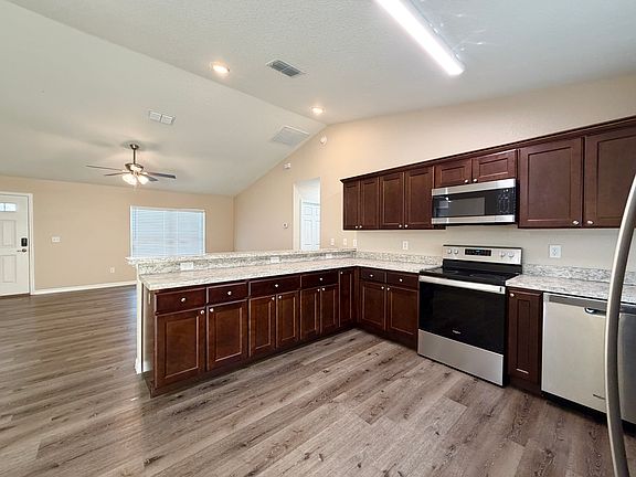 3rd image of 338 Larch Rd
