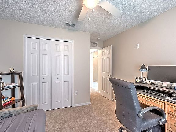 4th image of 915 Adler Dr