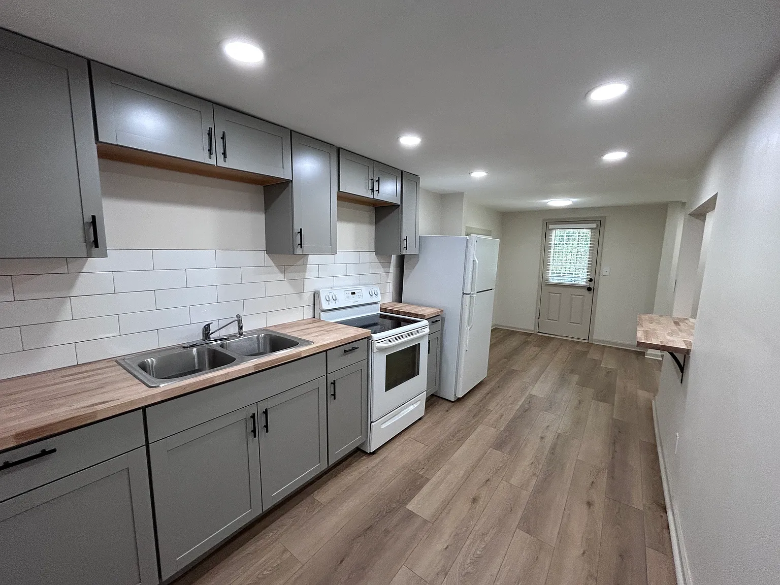 3 bed, 840 sqft, $1,395 — Photo 3